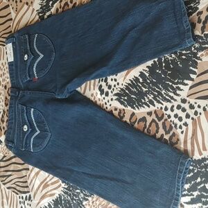 ✅Levi's Capris Sz 14